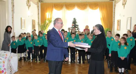 Епископът на Никополската епархия Страхил Каваленов даде тържествен прием за празниците Епископът на Никополската епархия Страхил Каваленов даде тържествен прием за празниците