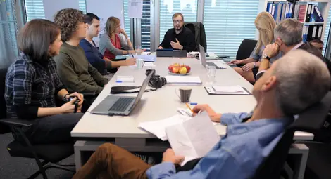 БНТ сравни старта на бледата "Четвърта власт" с началото на хита "Под прикритие"