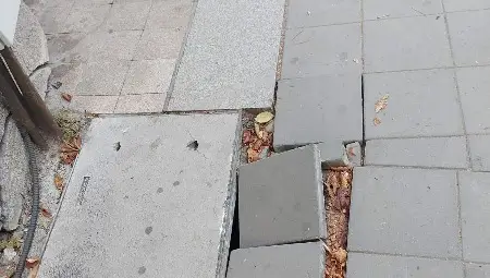 Задава се ремонт на ремонта на ремонта: Плочките по &bdquo;Борисова&ldquo; отнова се разхлопаха