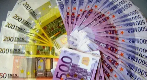 Французин и косовар спрени с 20 100 фалшиви евро на Гюешево