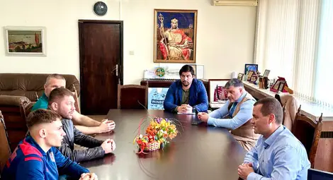 Кметът на Русе Пенчо Милков награди европейския шампион по бокс Викторио Илиев