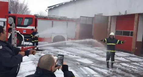 Изпратеният с ритуално къпане пожарникар Иван Панайотов: Беше много хубаво и емоционално, наистина се трогнах много