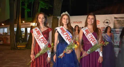 Светлозара Димитрова е новата кралица на красотата в Русе