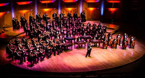 Прочутите "100 цигански цигулки" идват в София