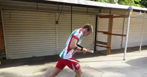 Русенски студент с бронзов компас край морето