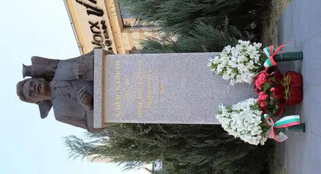 С цветя почетоха 115-ия рожден ден  на русенския нобелист Елиас Канети