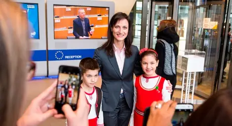 Мартенички от Щръклево зарадваха служители в Еврокомисията в Брюксел