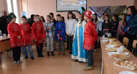 Руски скоморохи и Зимушка-Зима  почерпиха с блини на Широк четвъртък