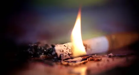 Майка откри загиналия си заради незагасена цигара син