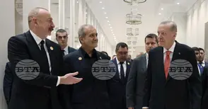 Иран е готов да сформира двустранен екип, който да разследва "обвиненията" за ирански ракетни атаки срещу Турция, каза Пезешкиан на Ердоган