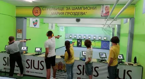 Весела Лечева и Тони Костадинова идват на първото първенство по стрелба в Русе