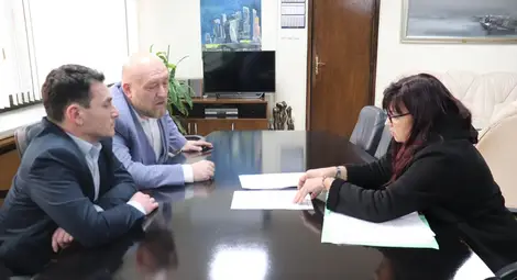 Областният управител на Русе ще запознае вицепремиера Гроздан Караджов с абсурдните 750 лева глоба за 21 секунди забавяне