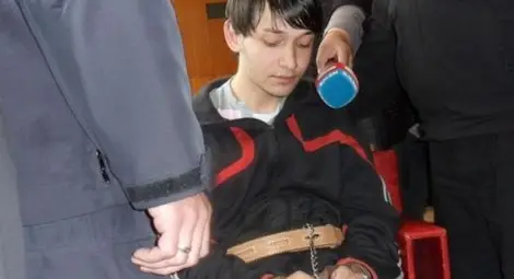 На косъм от линч: "Ти ще страдаш!" просъсква към Мерт бащата на Джейда и тръгва срещу него