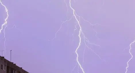 Гръмотевични бури в 11 области