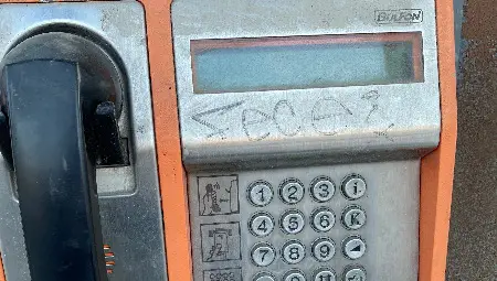 Съветник от ВМРО пита кмета: Чия собственост са уличните телефони в Русе? 