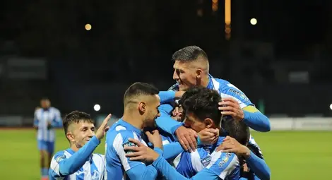 Трибоят за върха във Втора лига постепенно върви към двубой