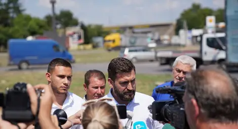 Новаков с предложение за намаляване на опашките по границите - камион да се проверява за минута