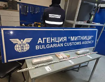 103 800 недекларирани евро установиха при проверка на товарен автомобил митнически служители от Русе
