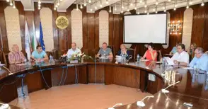 Деветте милиона за Спортната зала чакат благословия от Орешарски