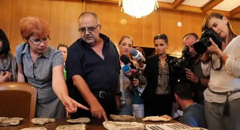 Божидар Димитров оттегли изложба заради скандална измама на Скопие