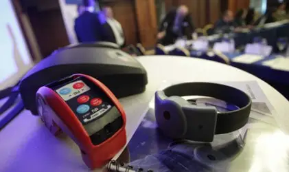 Осъдените на пробация вече могат да поискат да им бъде поставена електронна гривна