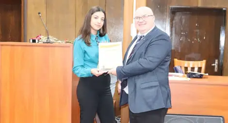 Лора Ейснер е големият победител в тазгодишното състезание по български език &bdquo;Бъди грамотен&ldquo; в в русенското училище &bdquo;Христо Ботев&ldquo; /галерия/