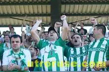 Феновете на Берое счупиха автобуса на Левски Феновете на Берое счупиха автобуса на Левски