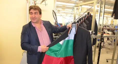 &bdquo;Ричмарт&ldquo; праща по света 1000 сака с трикольора за 24 май