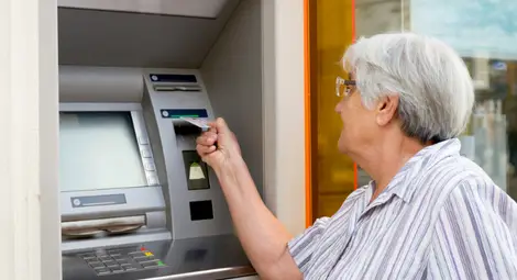 Започва изплащането на пенсиите за август