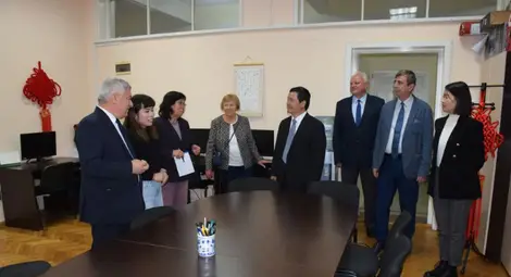 Акад. Белоев и китайският посланик Юанджун Донг обсъдиха сътрудничеството на РУ с китайски университетито училище с множество китайски университети