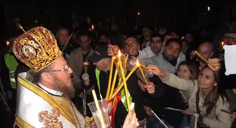 Дядо Наум води първата в Русе възкресенска служба на открито Дядо Наум води първата в Русе възкресенска служба на открито