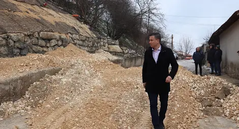 Евакуираните след свлачището във Ветово семейства се завръщат в домовете си /галерия/