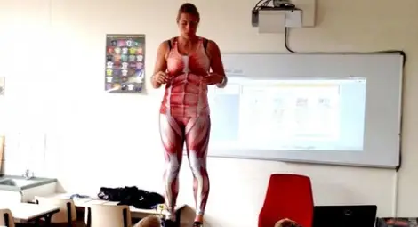 Учител по биология втрещи учениците си с новаторски метод за преподаването й