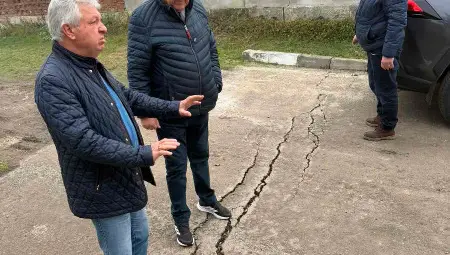 Спукана тръба доведе до пропадане на главната улица в село Екзарх Йосиф Спукана тръба доведе до пропадане на главната улица в село Екзарх Йосиф