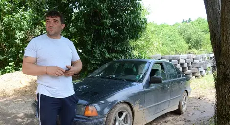 Колата ми беше под водата, разказва Явор Раев.