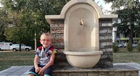 Семейство на загубило битката с рака момиче от Търново дари 30 000 лева за 5-годишния Коко