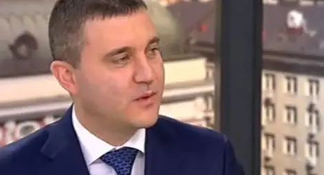 Горанов: Целта на данък &bdquo;уикенд&rdquo; не са телефони и таблети