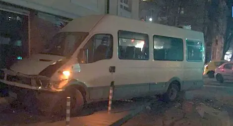 14-годишен бандит ще лежи за катастрофа с краден бус в Русе