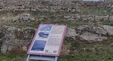 Вандали унищожиха информационните табели на Средновековен град Червен