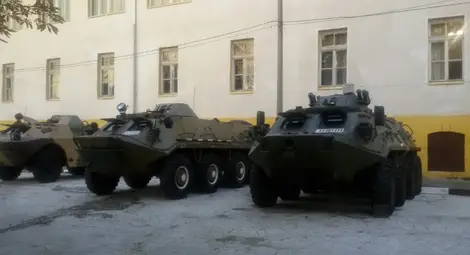 Военната школа показва на цивилни оръжие и техника