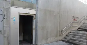 Премръзнал клошар запали асансьор на Кръговото