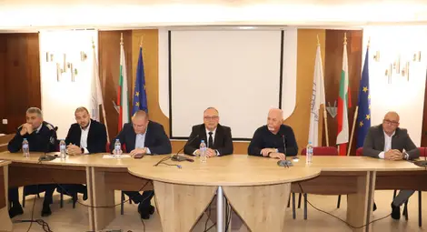 Екип на БГТОЛ ще следи за нерегламентирано спиране  на тирове по един от булевардите към Дунав мост в Русе