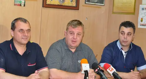 Красимир Каракачанов: 25 години България се управлява от политически мошеници