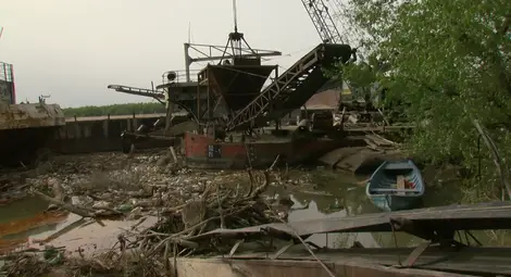 Фирми в бившето КТМ изхвърлят отпадъци директно в Дунава Фирми в бившето КТМ изхвърлят отпадъци директно в Дунава