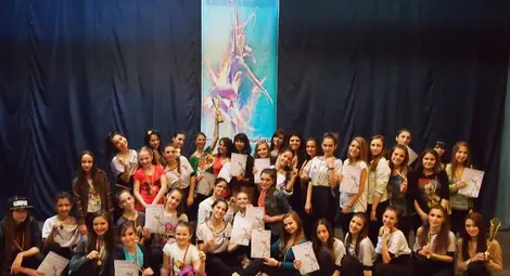 Две танцови формации с куп награди от румънски конкурс