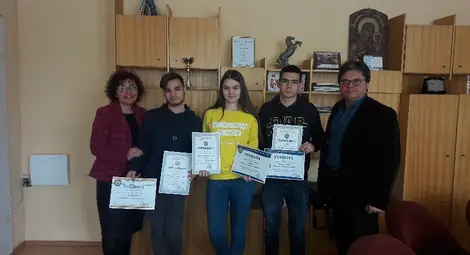 Ученици от &bdquo;Възраждане&ldquo; с награди от състезание за мобилно приложение