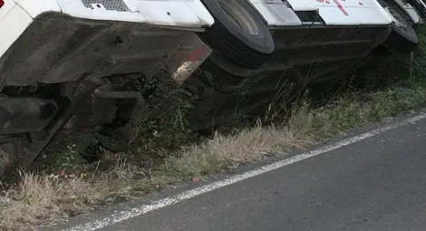 Автобус по линията Габрово-Русе се обърна край местността Присовски завои Автобус по линията Габрово-Русе се обърна край местността Присовски завои