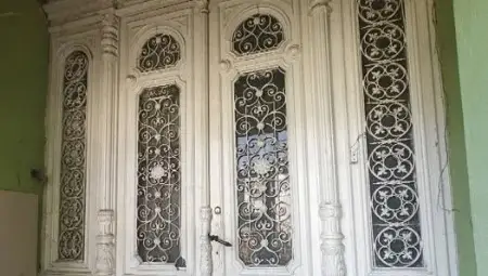 Малката Виена губи част от красивото си минало - внесени от Виена през 19 век врати