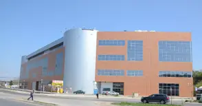 Брат на военния министър купи „Дунав мол Русе“