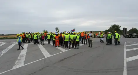 Протест затваря три поредни дни пътя Русе-Бяла на кръстовището за Иваново